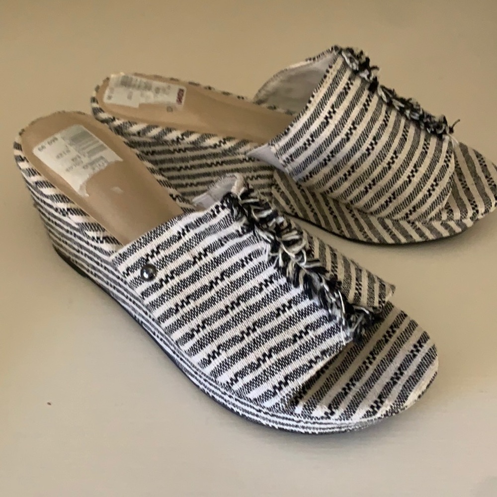 Simply Vera Wang slip on wedge, size 7, new with tags, approx 2 inch wedge